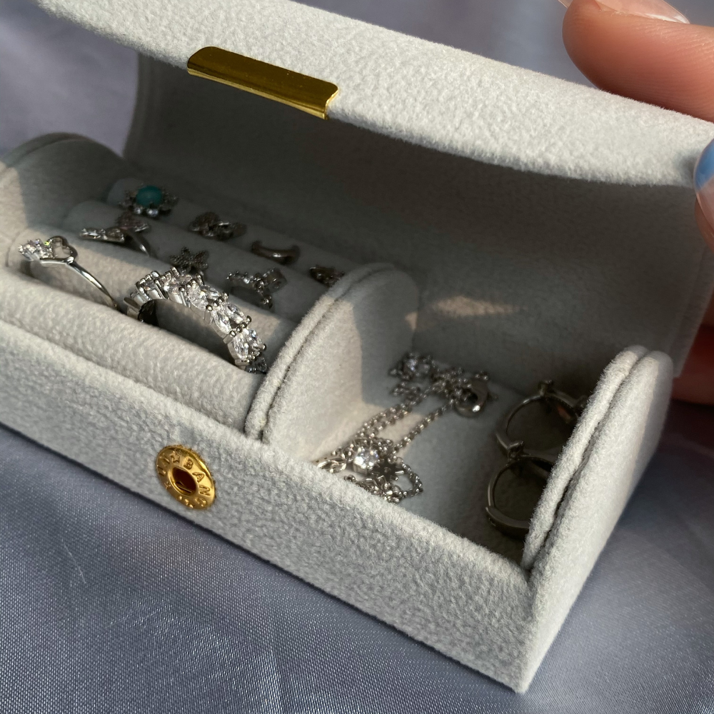 Daisy Mini Jewelry Box (random colors) - OhmoJewelry